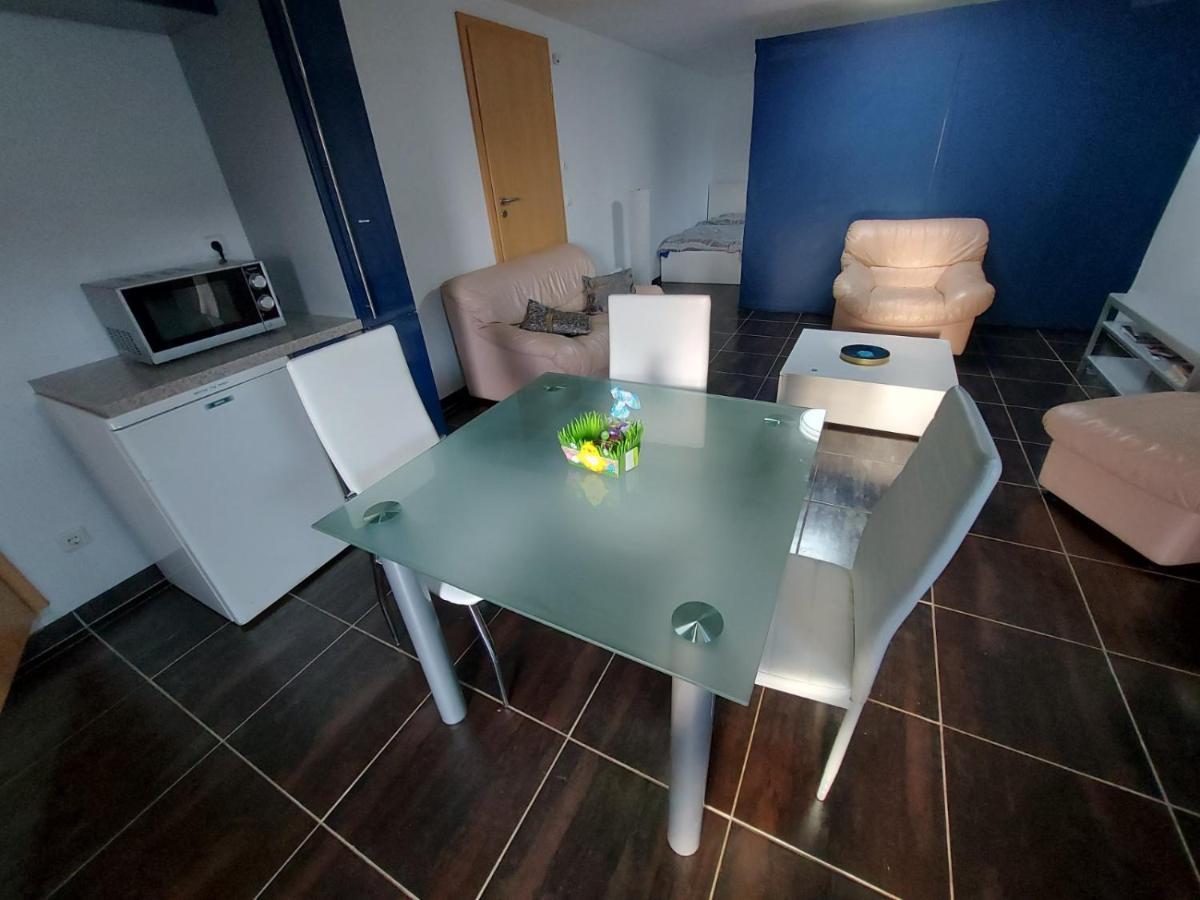 Lovely Appartment With Private Patio And Private Entrance In Luxembourg 60M2 Saeul Buitenkant foto